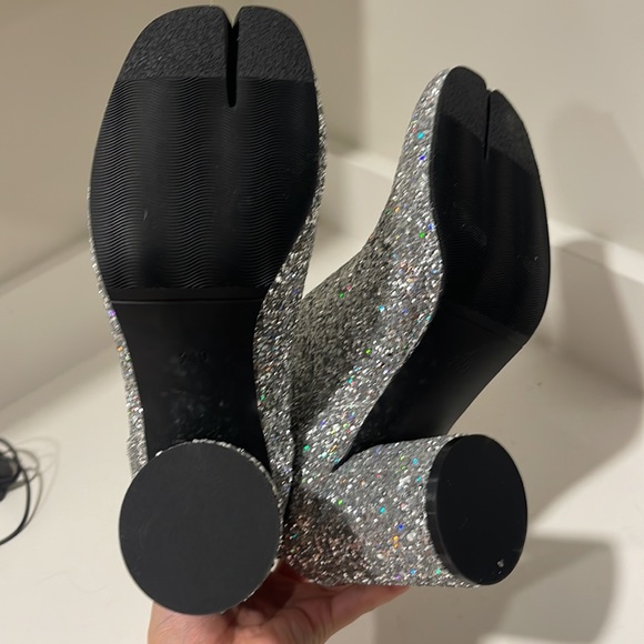Brand new shiny split toe booties 7 - Picture 5 of 7